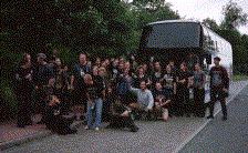 Wacken 2001: Gruppenfoto mit Bus